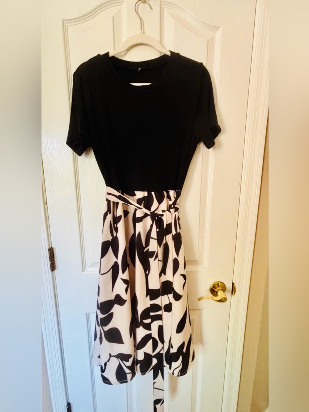 Pretty, fun versatile Black & White Shirt Dress ~ Women’s Large ~ Work